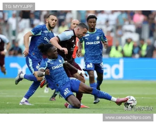 奥巴梅扬接格林伍德妙传推射空门，马赛客场两球领先巴黎FC